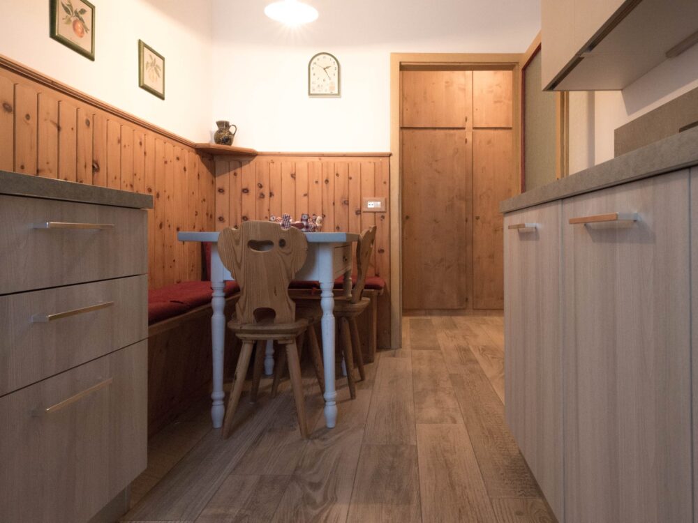 Primo piano a Verocai Cortina d'Ampezzo BL, Italia Cortina d'Ampezzo, Maion di Sopra zona pranzo