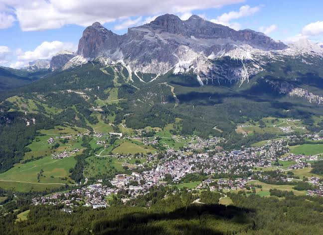 Foto 2 Villa di prestigio in vendita a Cortina d’Ampezzo