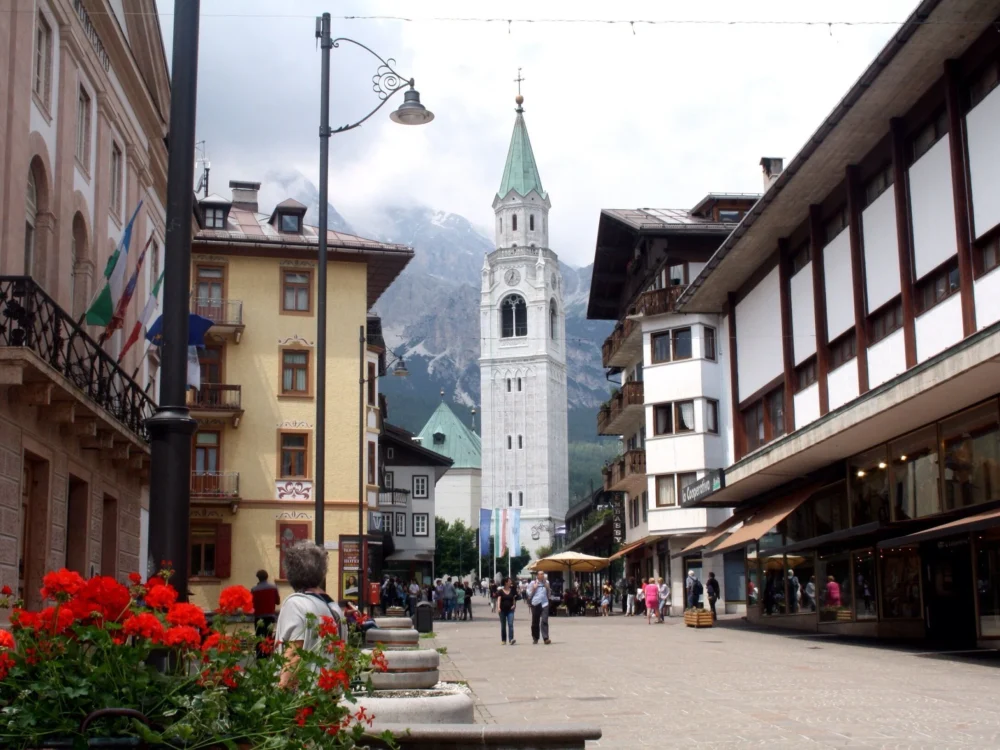 Foto 1 Villa di prestigio in vendita a Cortina d’Ampezzo